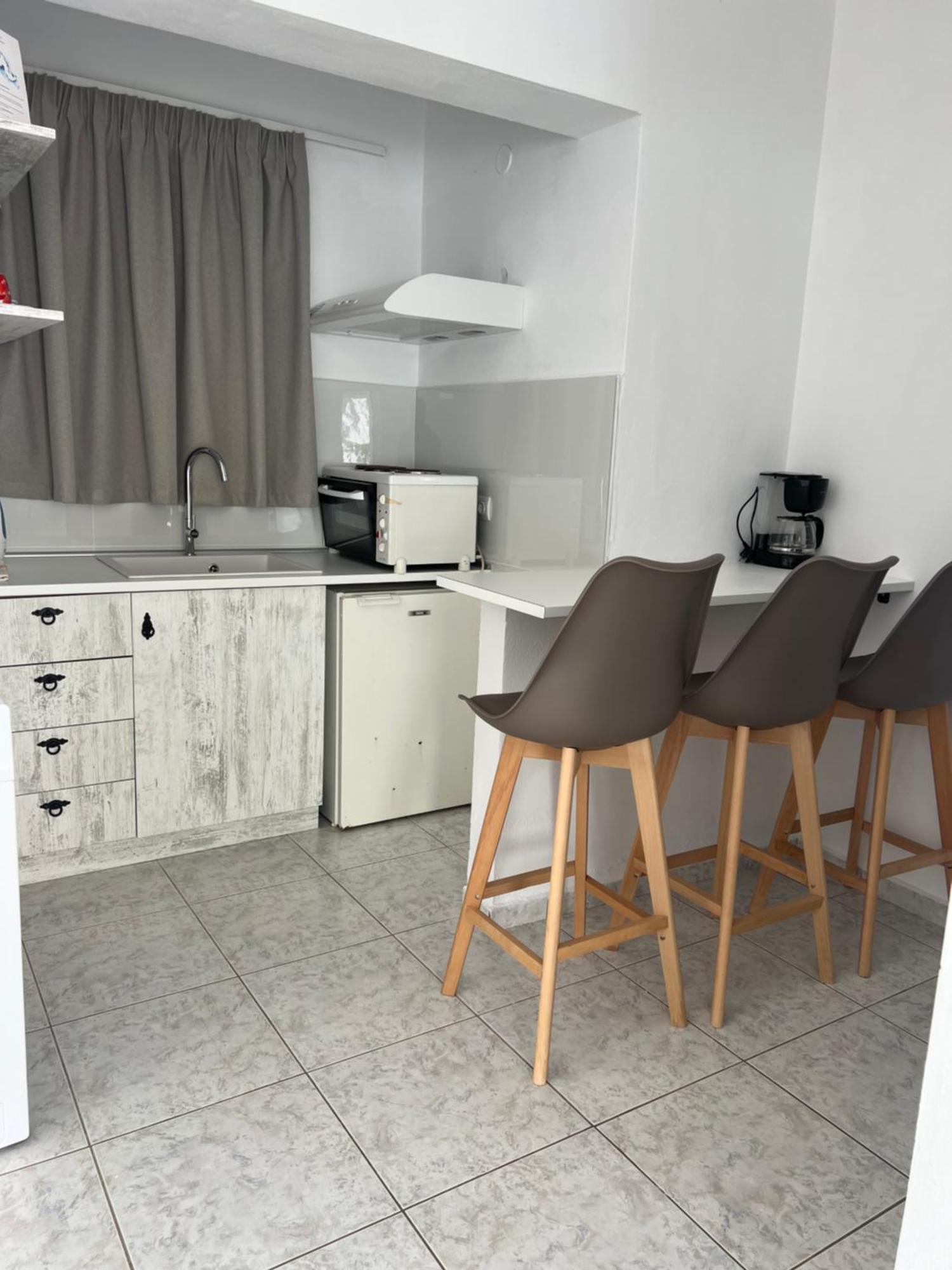 Nikos Studios Livadia  エクステリア 写真