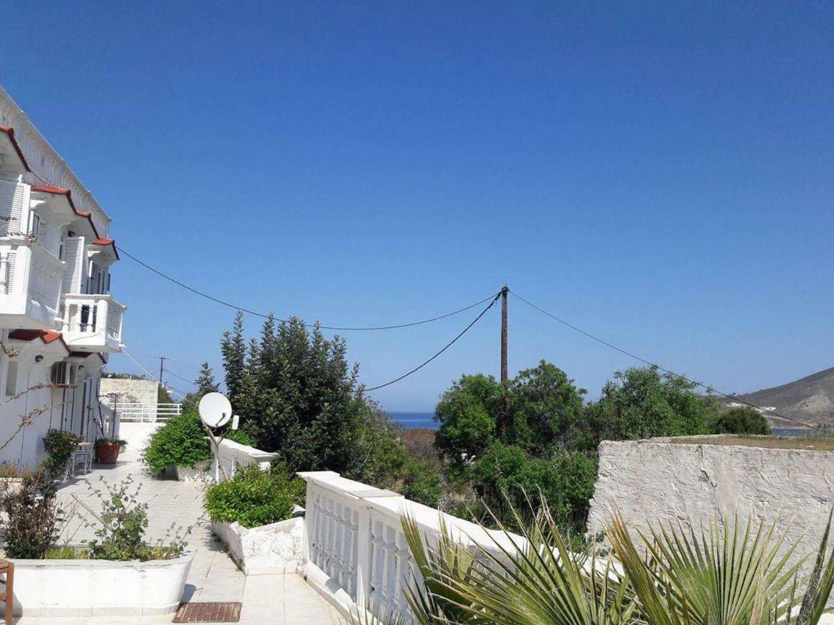 Nikos Studios Livadia  エクステリア 写真
